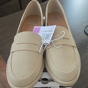 New Dolce Vita Dune!! Women's Tan Loafers